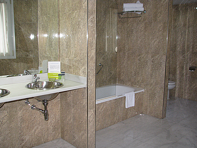 Bathroom 3, Hotel Oca Villa De Aviles, Asturias