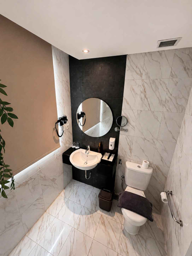 bathroom 4