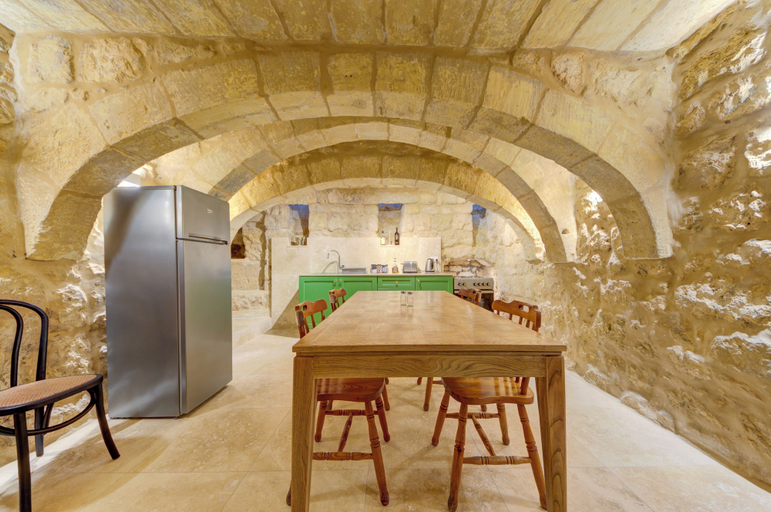 Dining room 5, Room-ta´ Karmenu, an 800 Year old Modern