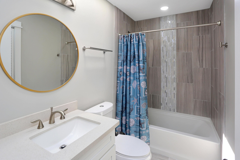 Bathroom 4, Anchored Inn 3, Gulf