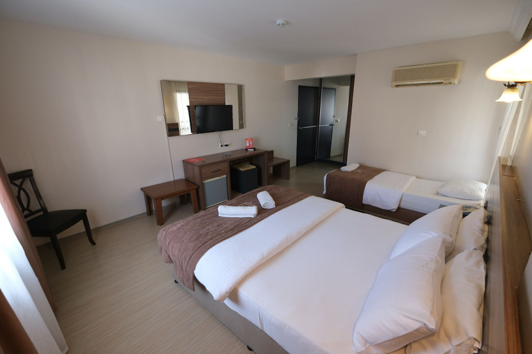 Bedroom 4, Üstün Otel Alsancak, Konak