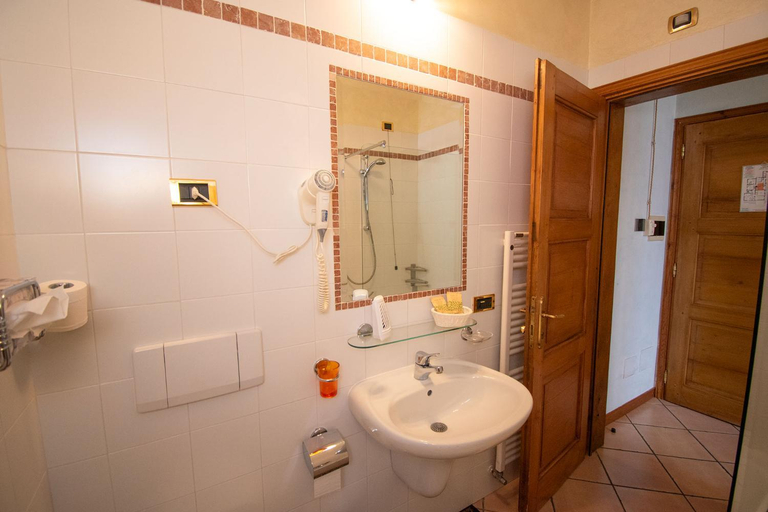 Bathroom 3, Albergo Ristorante Conca Azzurra, Lecco