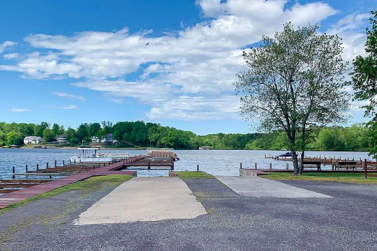 Lake 2, Fun & Relaxing Getaway With 2 Game Rooms, Fire Pits, Deck, & More, Spotsylvania