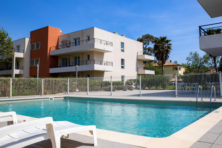Exterior & Views 2, Comfort Aparthotel Cannes Mandelieu, Alpes-Maritimes