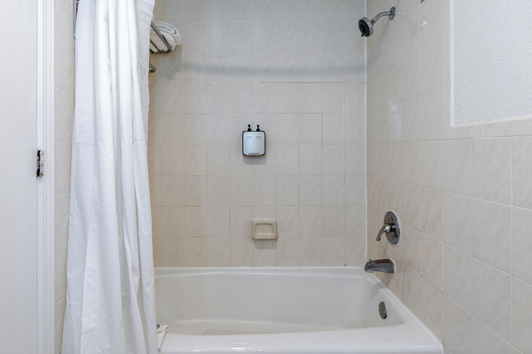 Bathroom 3, Symphony Inn, San Francisco