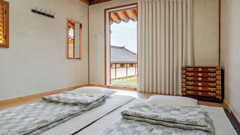 Bedroom 4, Gyeongju Hanokhotel Chunchugwan, Gyeongju