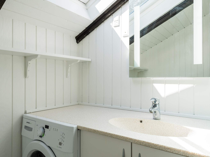 Bathroom 3, 6 person holiday home in Blåvand, Varde