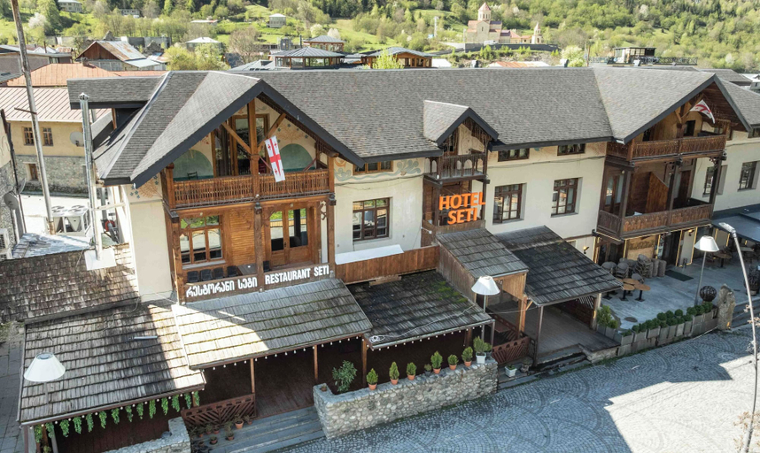 Exterior & Views