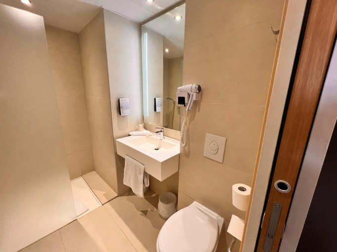Bathroom 4, Kyriad Direct METZ NORD - Woippy, Moselle