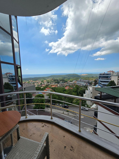 Others 3, Hotel Grand, Krujës