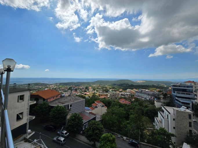 Others 4, Hotel Grand, Krujës