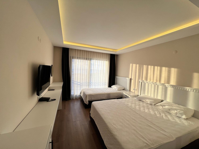 Bedroom 3, Dada Otel, Ezine