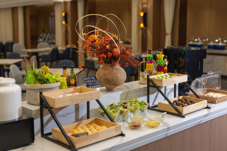 Food & Drinks 5, Days lnn by Wyndham Yantai Penglai, Yantai
