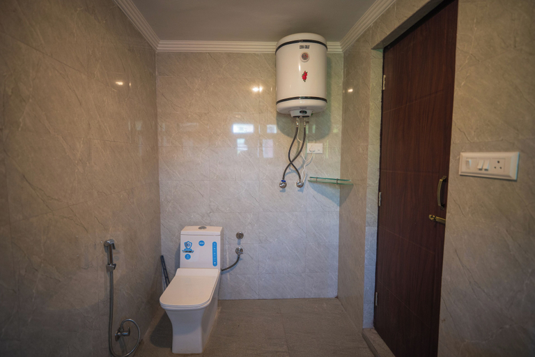Bathroom, Lakeville, Srinagar