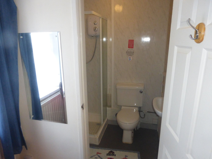 Bathroom 3, Gleneagles Guest House, Dorset