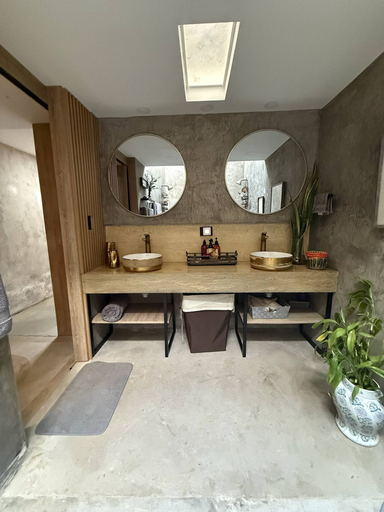 Bathroom 3, Luxury Beachfront House Steps From the Sea, Puerto Colombia