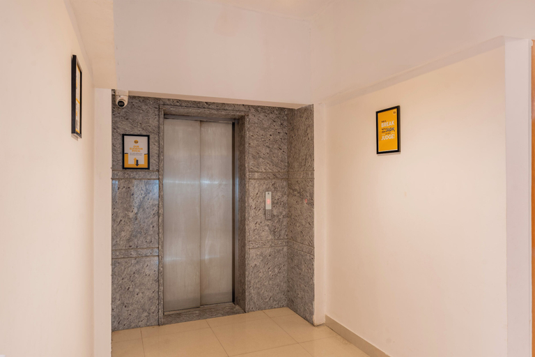 Elevator 3, Itsy Hotels Cozy Retreat - Near Mysore Palace & Zoo, Mysore