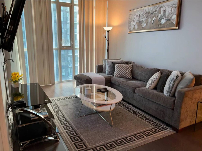 Living room 3, Spacious-cozy 2bed Condo in Square Ones Misissauga, Peel