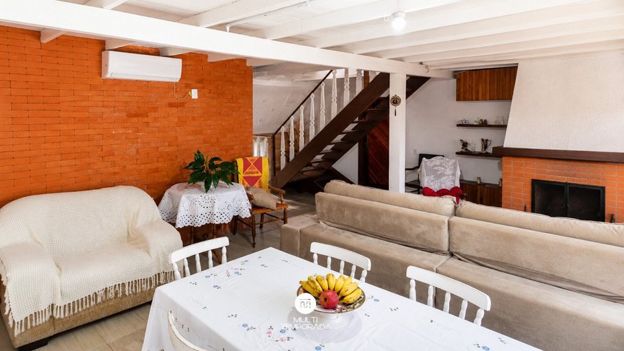 Living area 4, Aconchegante Chalé no Centro de RQ, Rancho Queimado