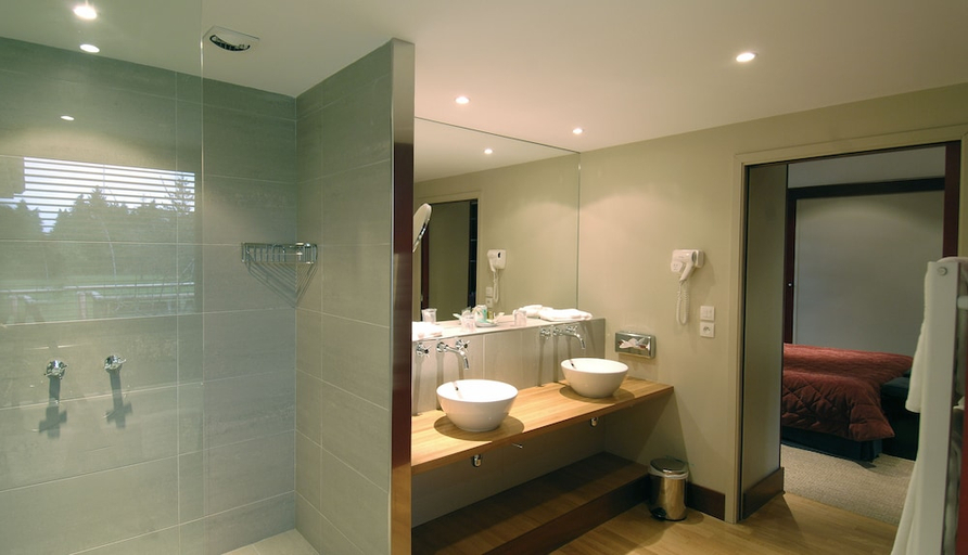 Bathroom 5, Le Manoir du Lys, Orne