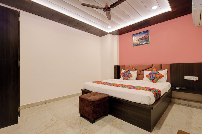 Room 2, Fabhotel Imperial 900 m from Sarnath Museum, Varanasi