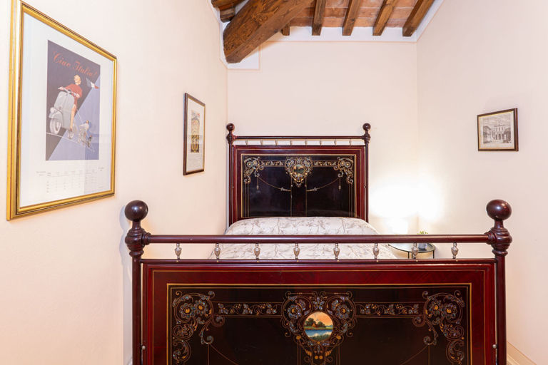 Room 4, Tuscanflat Castle, Siena