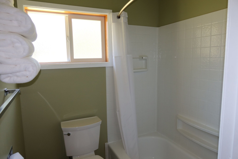 Bathroom 4, Mountain View Lodge, Lewis