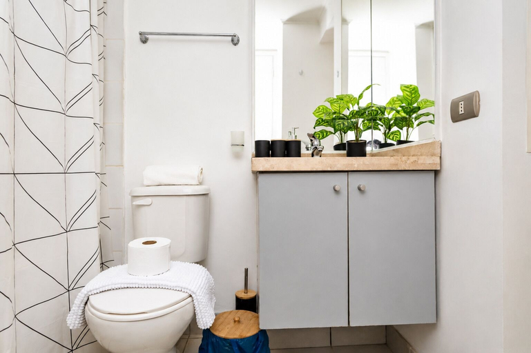 Bathroom 3, San Isidro 635, Cordillera