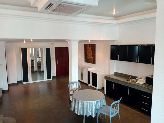 Dining room, 115sqm Studio type Jacucci - Apartment 301, Pattaya