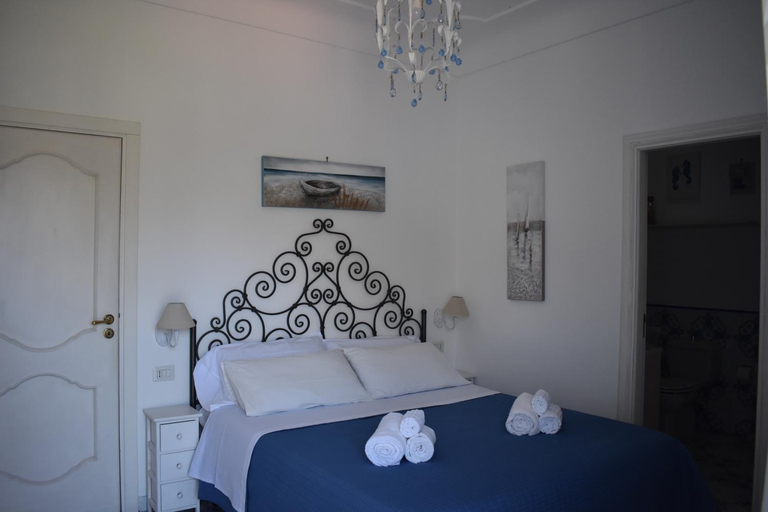Bedroom 4, Villa Cristina, Napoli