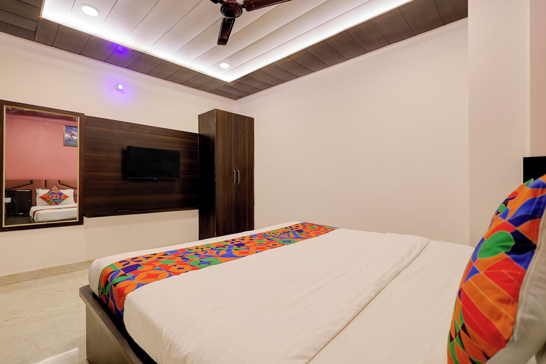 Room 5, Fabhotel Imperial 900 m from Sarnath Museum, Varanasi