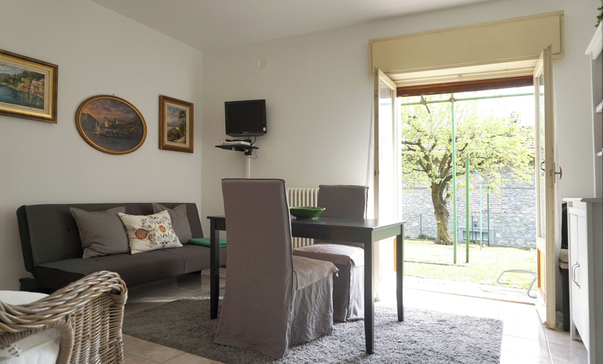 Others 3, Apartment With Garden and Private Parking, Como