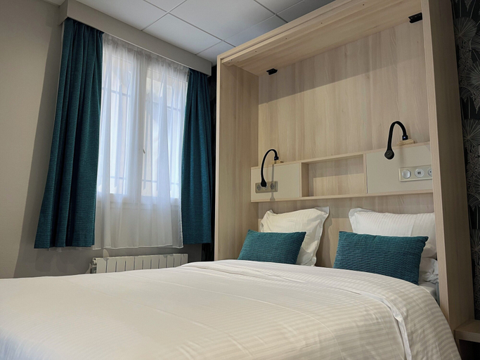 Room 4, Hôtel Normandy, Eure