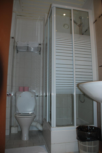 Bathroom 5, Résidence de la Tour, Hauts-de-Seine