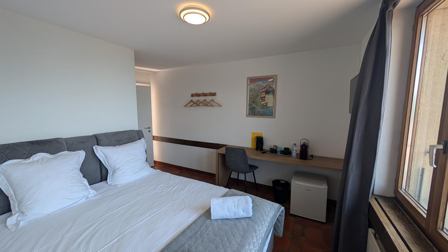 Bedroom 3, Castle view by MK, Pays-d'Enhaut