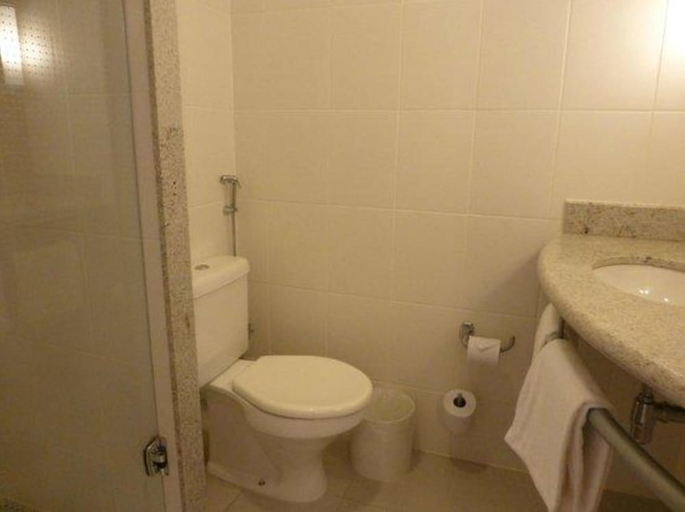 Bathroom 4, ibis Passo Fundo Centro, Passo Fundo
