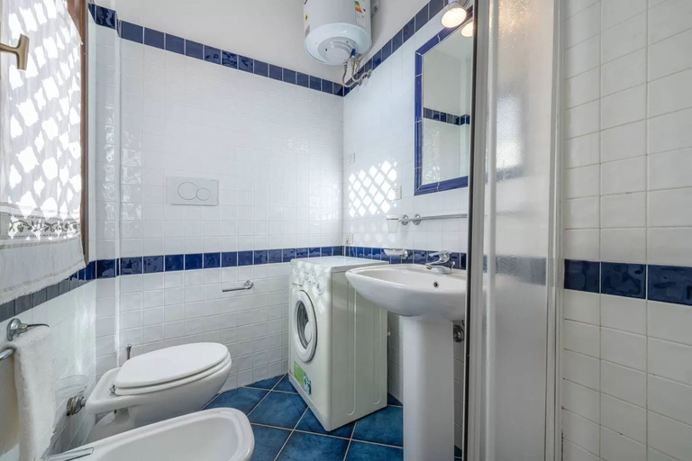 Bathroom 3, A few Steps La Pelosa Beach, Sassari