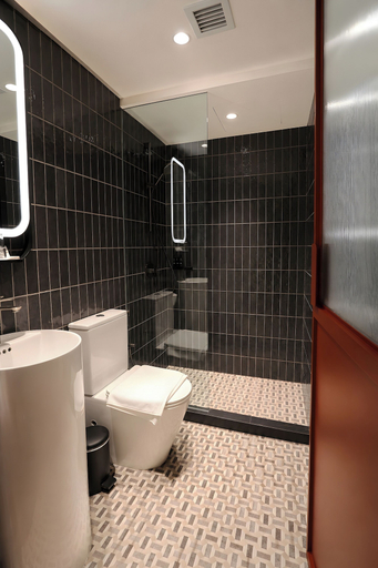 Bathroom 5, Link Hotel, Singapura