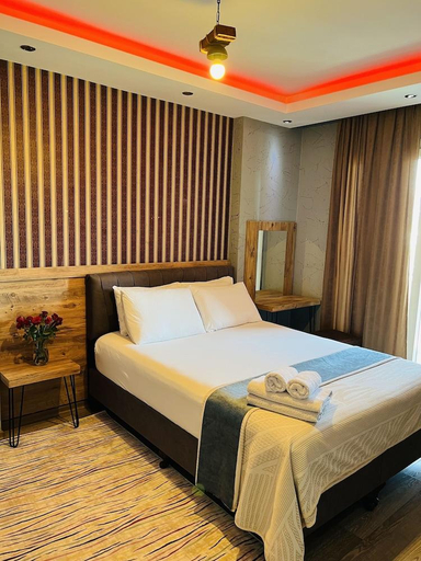 Others 5, Aria Plus Ev Otel, Merkez