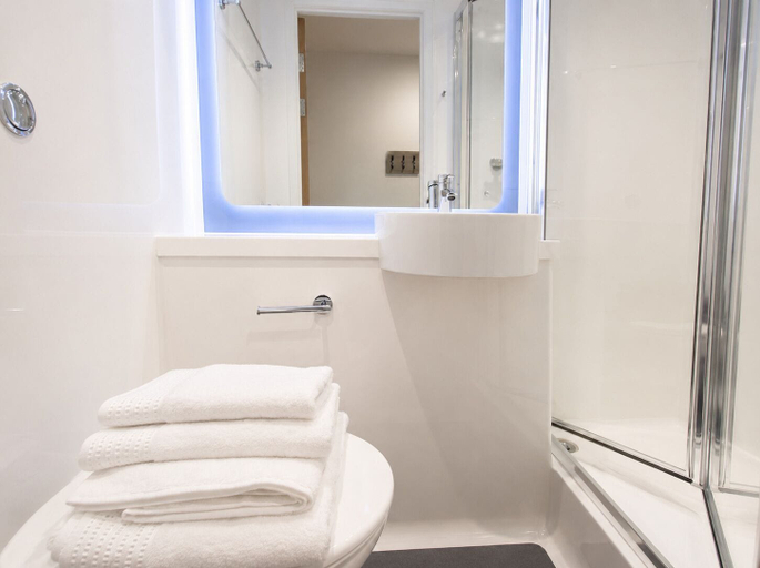 Bathroom 3, Foundry Courtyard by UTDM, Glasgow