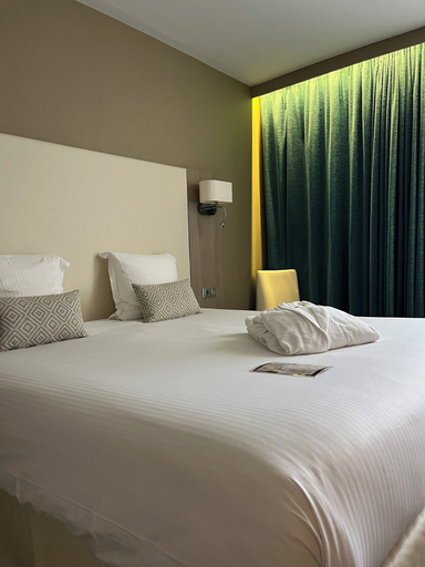 Room 3, Hôtel Normandy, Eure