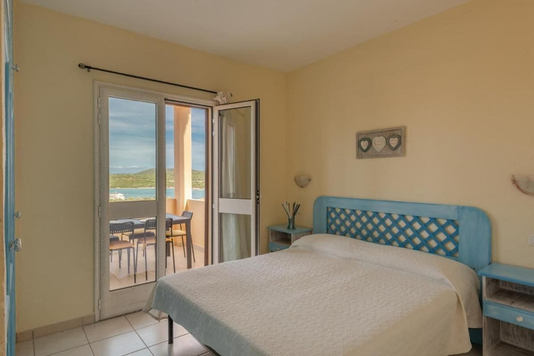 Room 2, Stunning Views of Baia de Bahas Residence 1 Bedroom Sleeps 4, Olbia-Tempio
