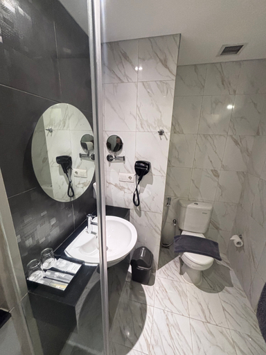 bathroom 7