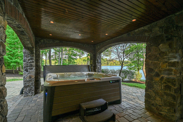 Terrace/patio 3, Spacious Waterfront House With Private hot Tub, Sauna, Pool Table, Louisa