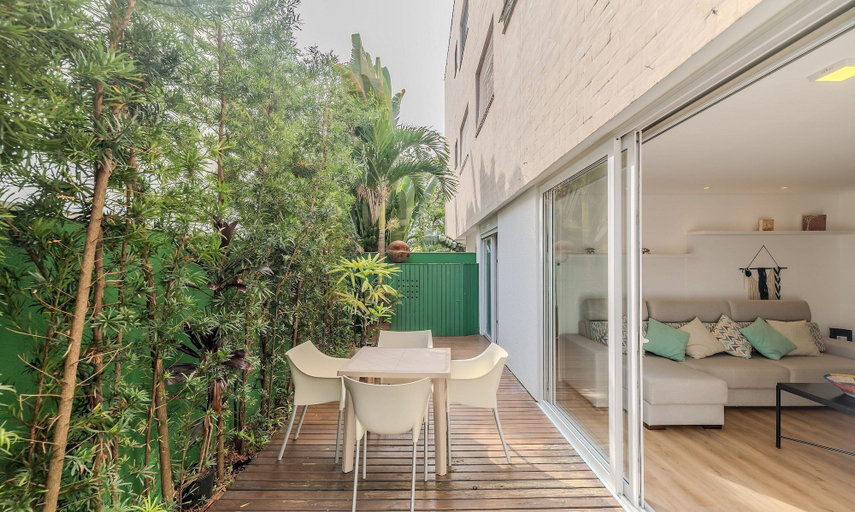 Outdoor dining, Beautiful Apart w/ Balcony 500m From Beach Nng0102, Florianopolis