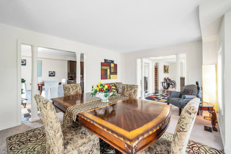 Dining room 2, 4 Tvs, Multiple Channels, King Bed, And More!!, Durham