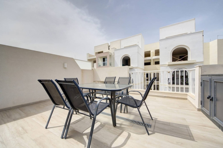 Balcony 2, Beautiful 2 BDR Penthouse Near Valletta Sleeps 6