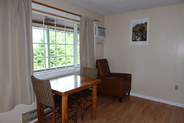 Others 5, Mountain View Lodge, Lewis