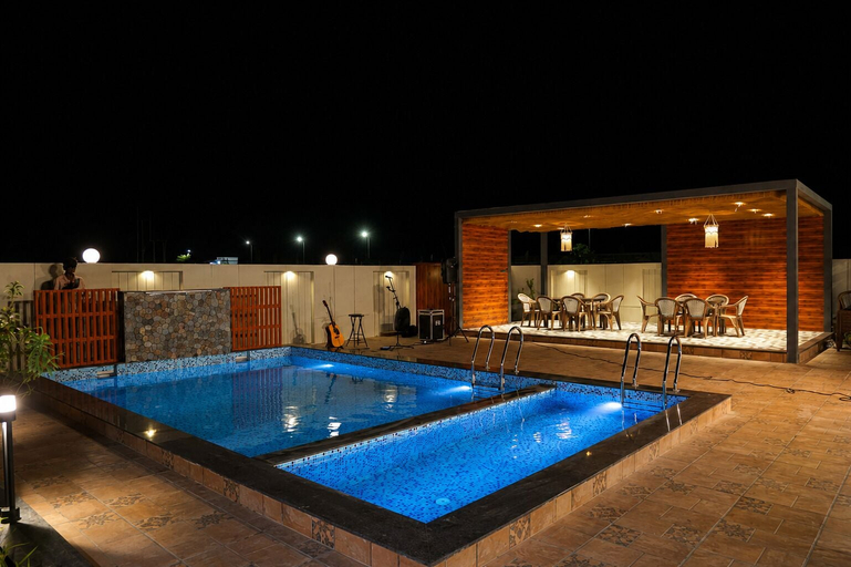 Pool 2, Nakshatra Aura, Indore