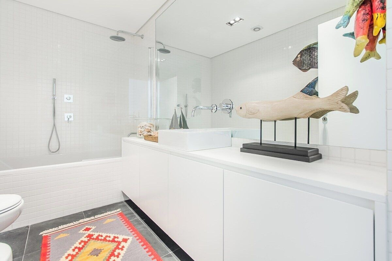 Bathroom 3, Luxury Beach Experience in Lisbon, Oeiras